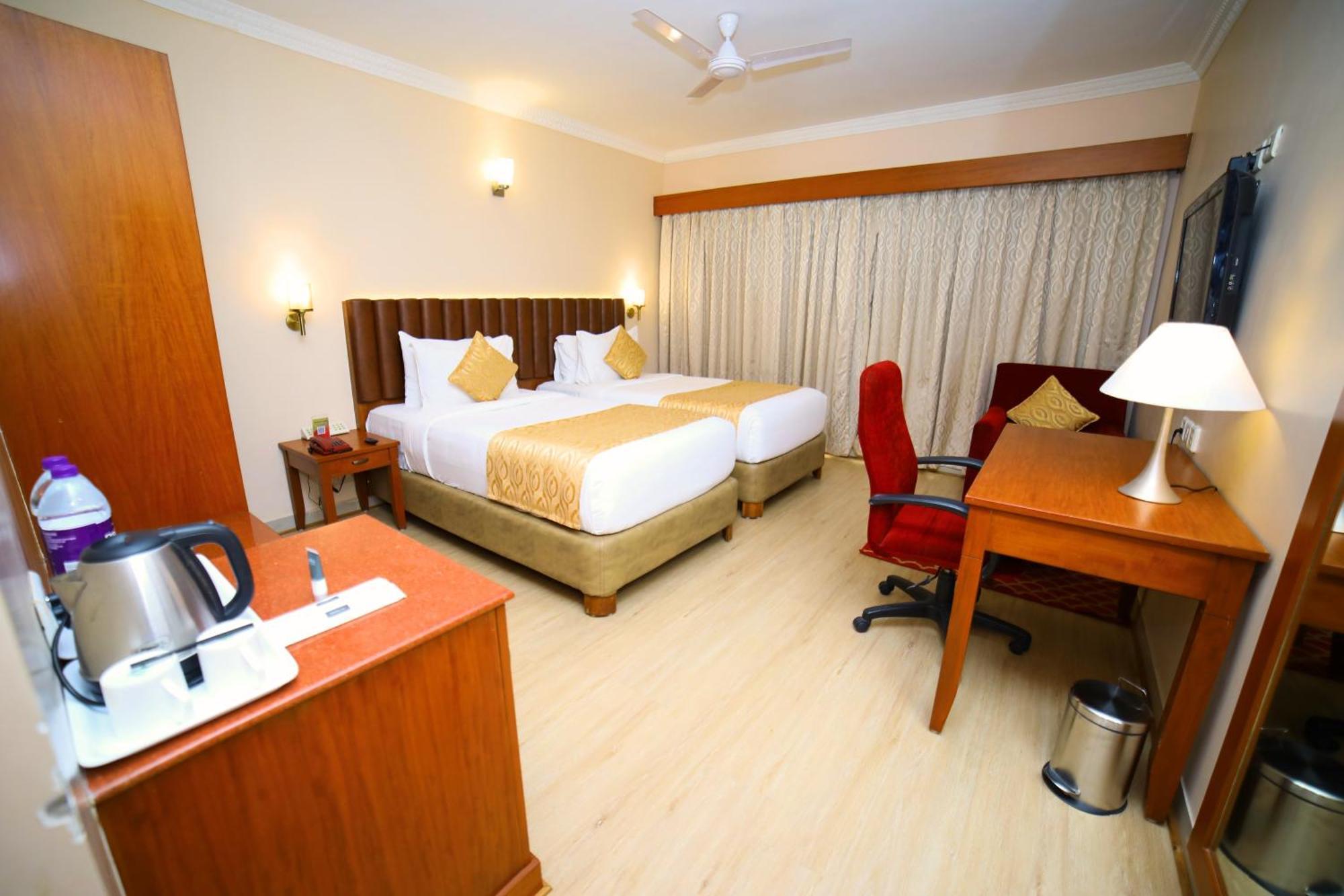 Raj Park- Hill View Hotel Tirupati Bagian luar foto