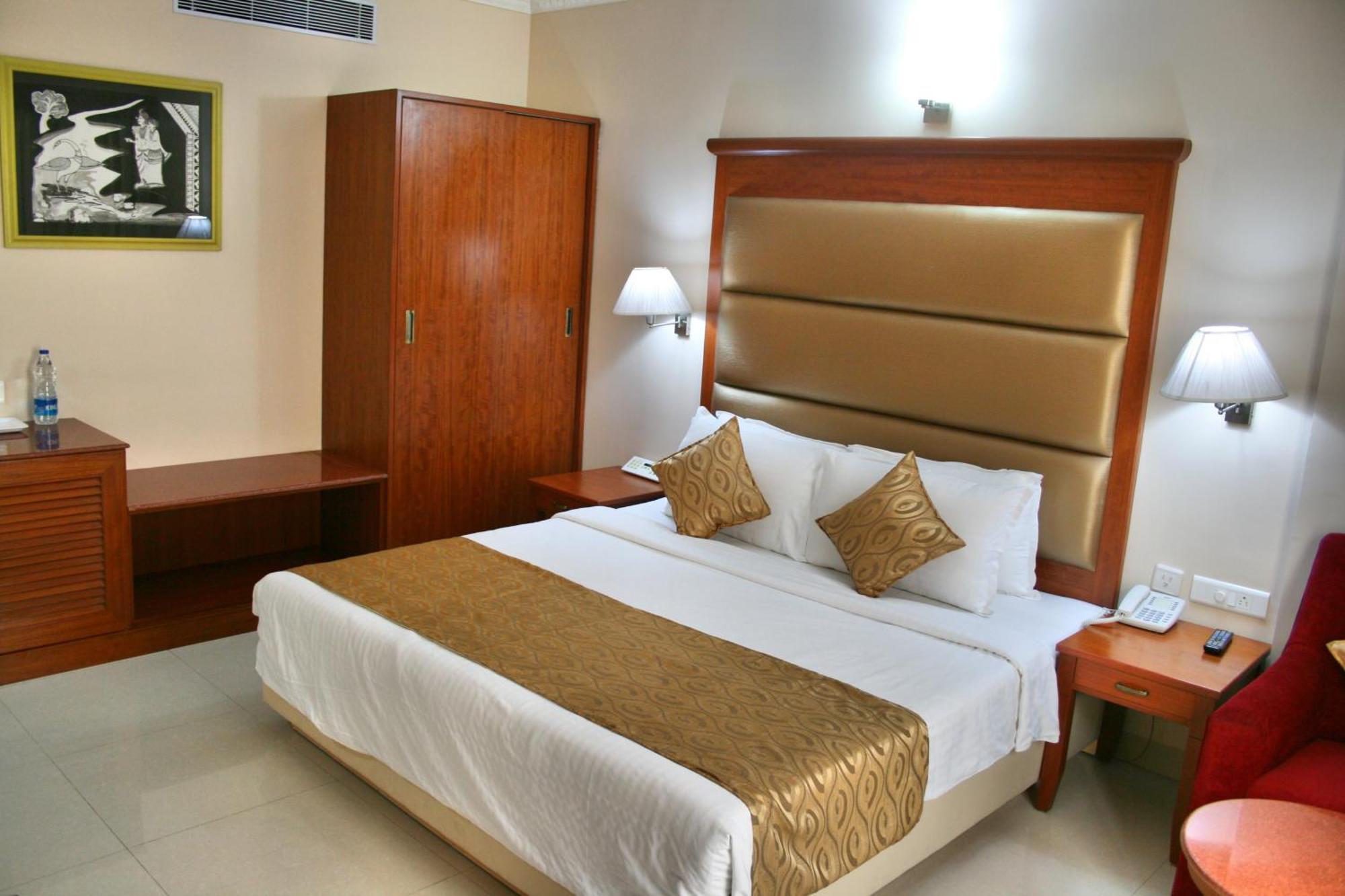 Raj Park- Hill View Hotel Tirupati Bagian luar foto