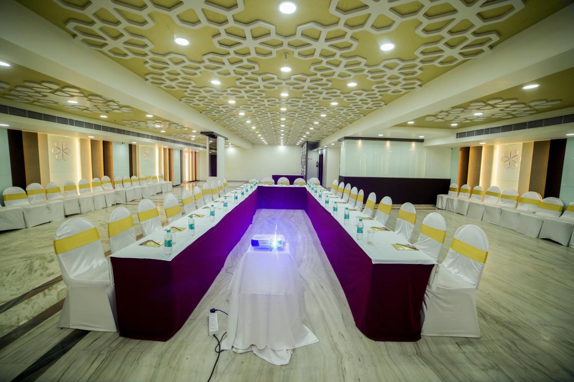 Raj Park- Hill View Hotel Tirupati Bagian luar foto
