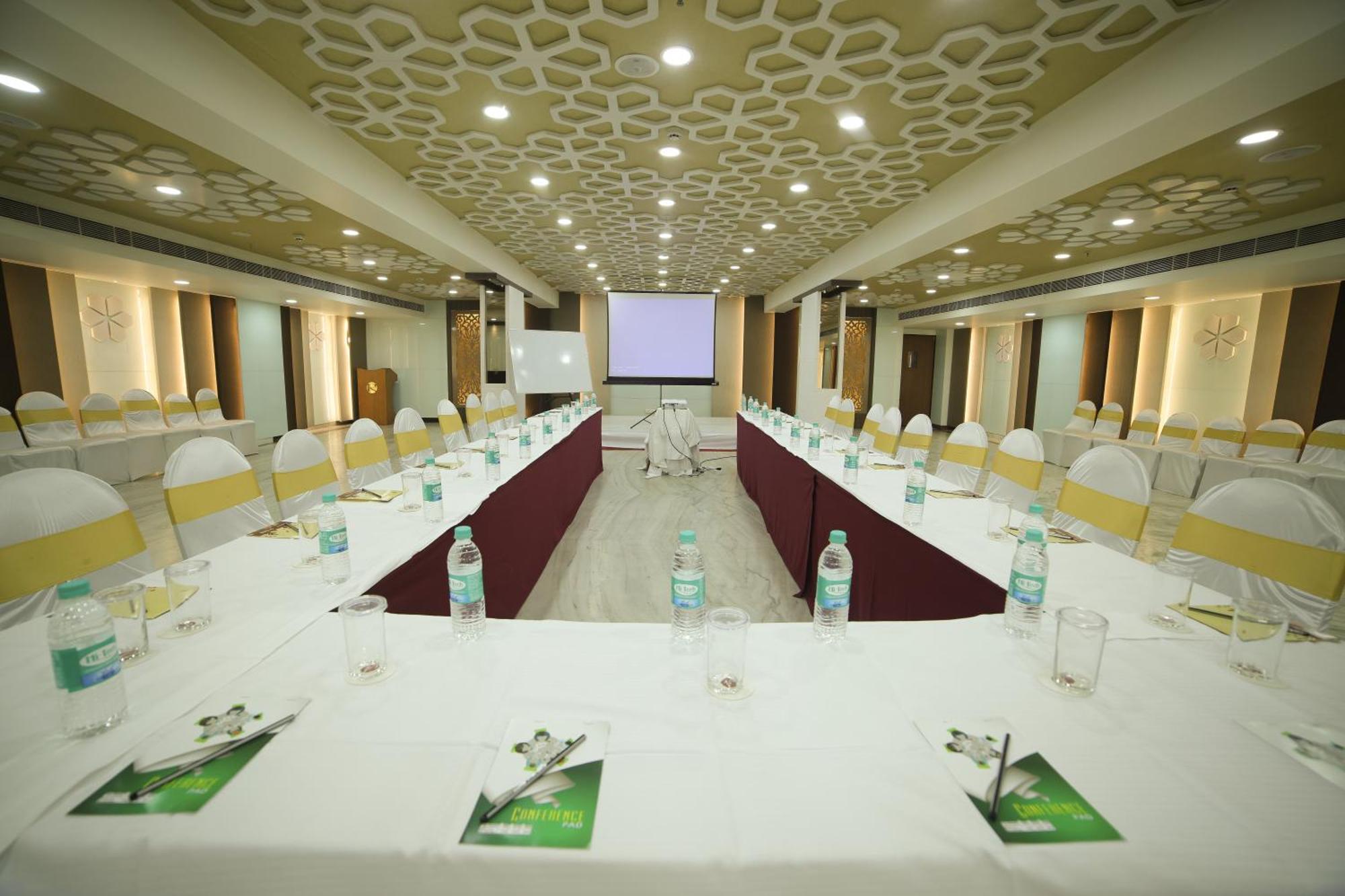 Raj Park- Hill View Hotel Tirupati Bagian luar foto
