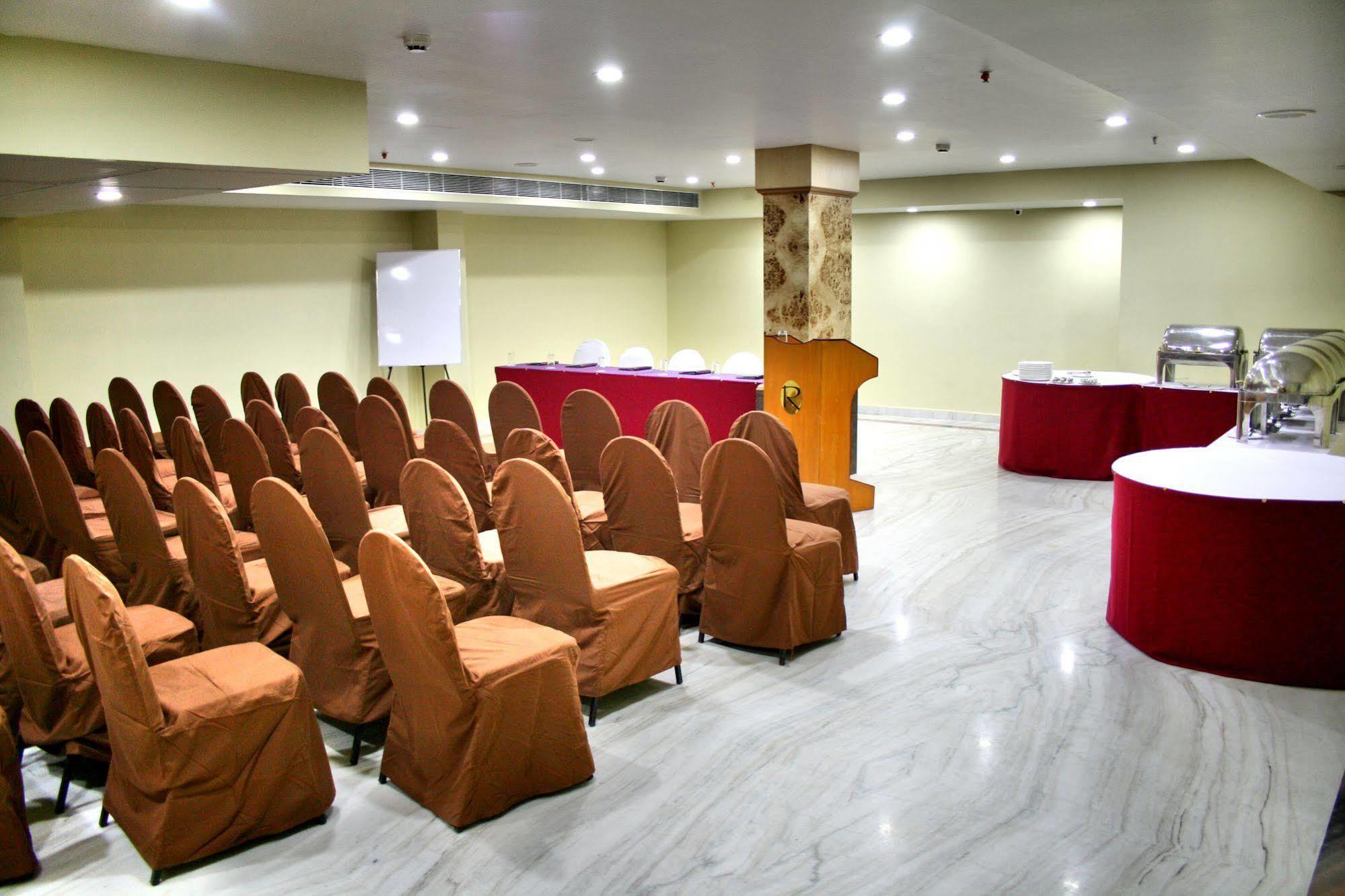 Raj Park- Hill View Hotel Tirupati Bagian luar foto