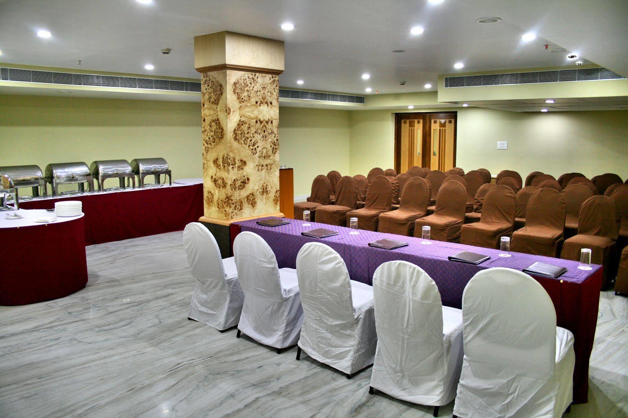 Raj Park- Hill View Hotel Tirupati Bagian luar foto