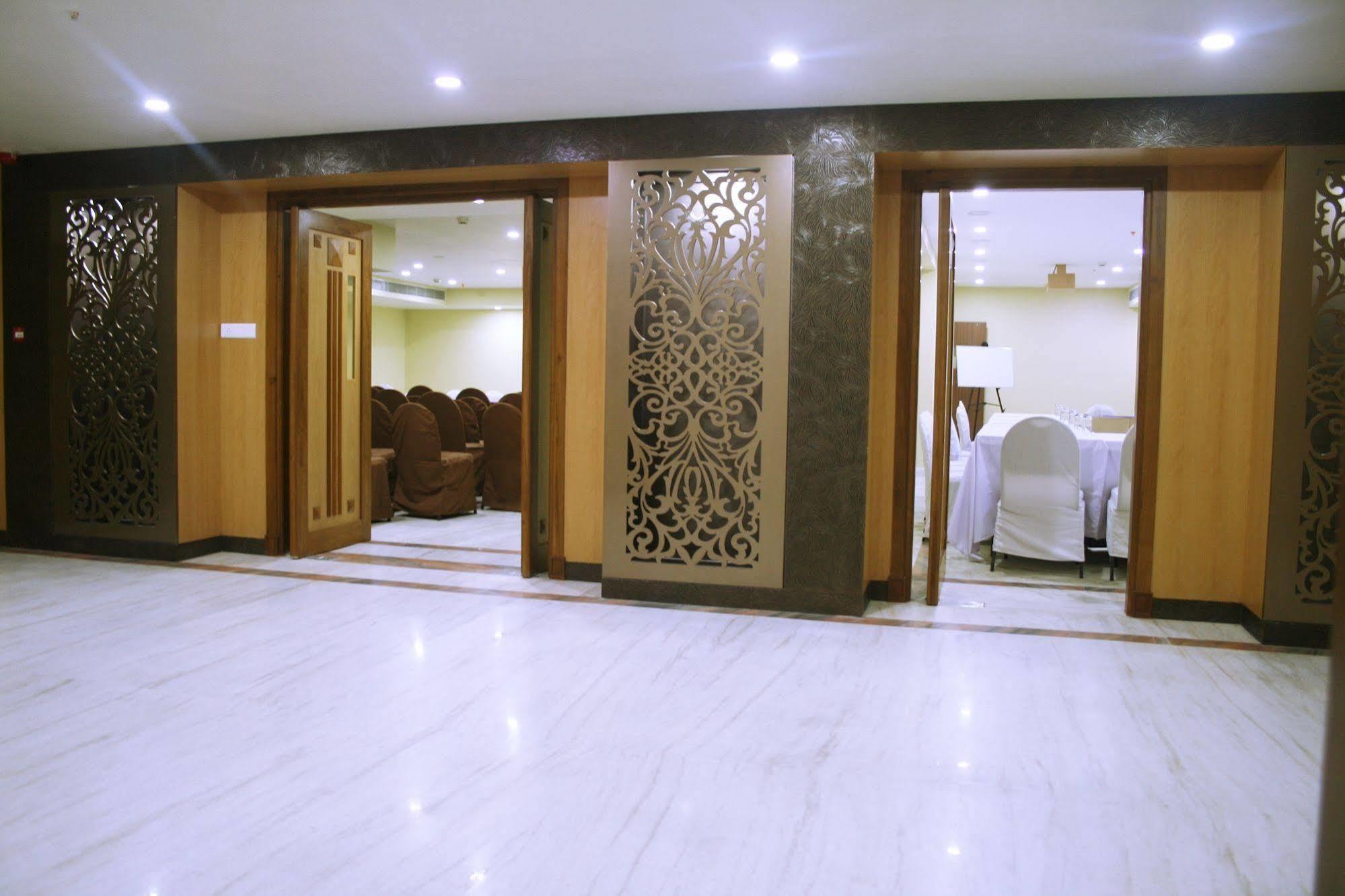 Raj Park- Hill View Hotel Tirupati Bagian luar foto