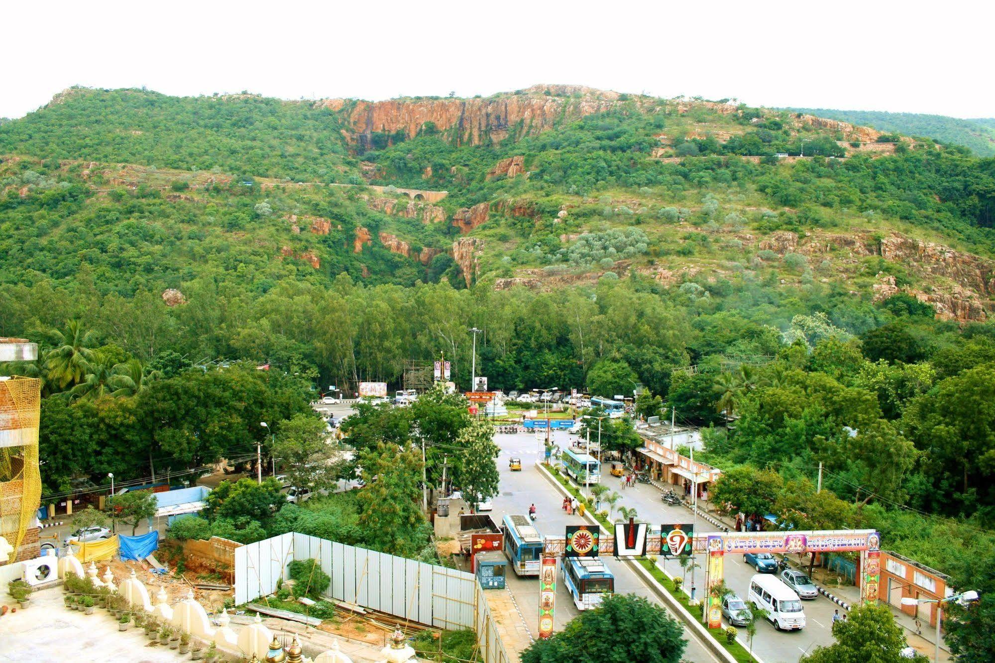 Raj Park- Hill View Hotel Tirupati Bagian luar foto