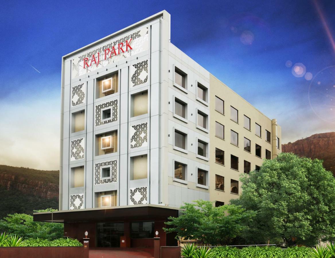 Raj Park- Hill View Hotel Tirupati Bagian luar foto